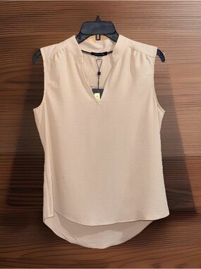 NWT Tommy Hilfiger Sleeveless Cream V-Neck Shell Top-M